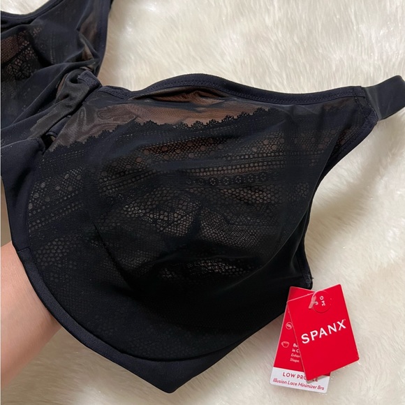 SPANX Women's Illusion Lace Minimizer Bra - Picture 3 of 8
